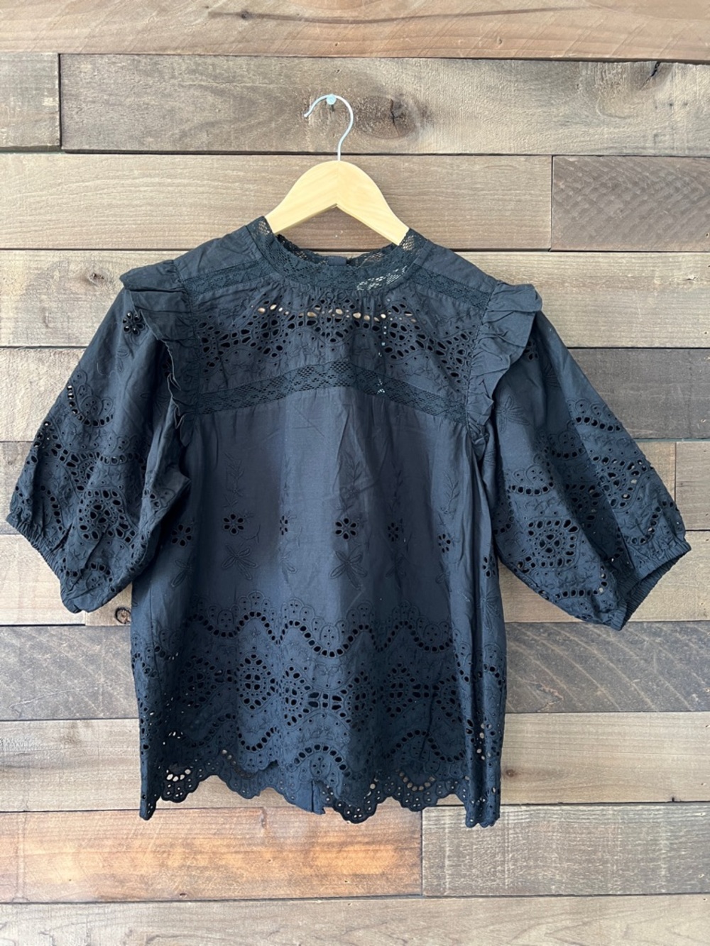 NWT Jennifer & Grace Women's Eyelet Lace Blouse in Black Size Medium